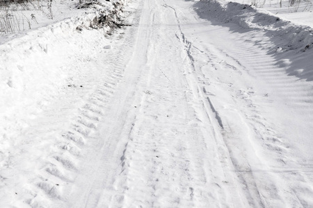 雪中的路, 冬天