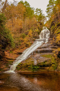 Dingmans 瀑布在 Poconos 山, 宾夕法尼亚州我们