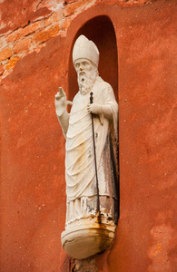 祝福教皇, 主教或圣人与, 在威尼斯历史中心的墙上的一个古老的雕像