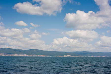 海景与云。自然背景