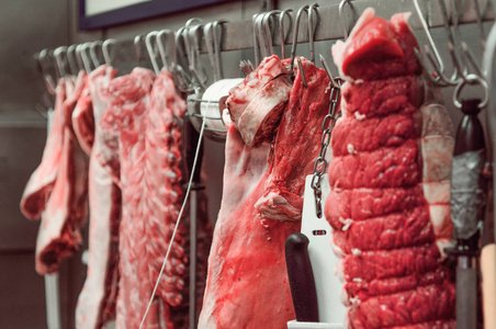 羊肉分割屠宰新鲜生肉照片