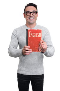 男子手持一本教科书。学习英语的概念。分离