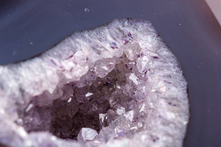 宏观矿物石玛瑙养殖白色背景特写