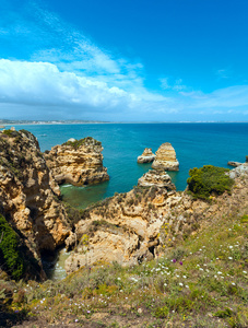 大西洋岩石海岸线葡萄牙阿尔加维。