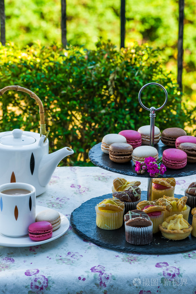 在花园里的下午茶