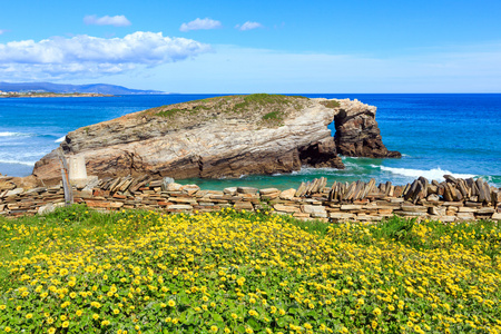 西北方海岸夏日风景图片