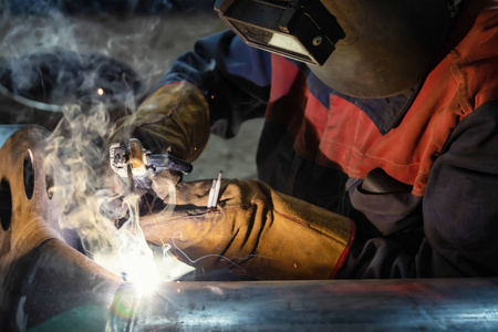 平焊法兰对管线钢手工电弧焊接法照片