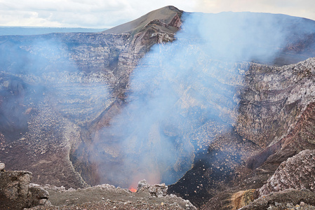 浓烟和火山灰