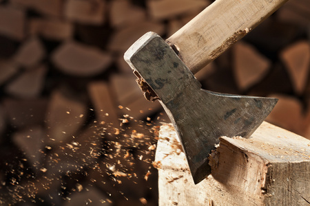 斧头块切割木材