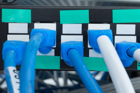 网络交换机集线器和以太网电缆 Lan 中的数据中心