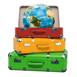 旅行理念, 地球地球仪内的行李堆。在白色背景上隔离3d 渲染