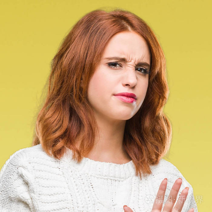 不高兴和害怕做厌恶的脸, 因为反感的反应