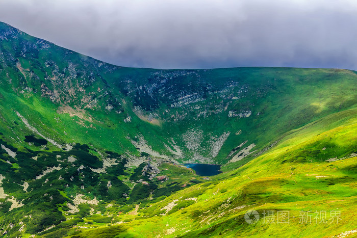 如诗如画的喀尔巴阡山,自然景观在夏天,乌克兰照片-正版商用图片0suyp