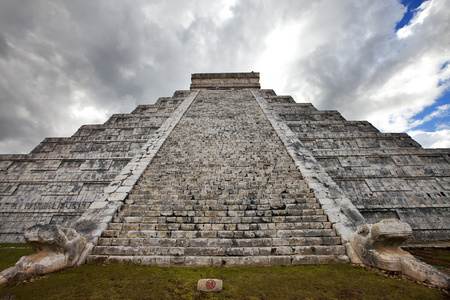 kukulkan 在关于尤卡坦半岛，墨西哥奇琴伊察金字塔