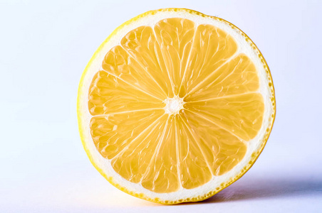 酸多汁开胃鲜黄色柑橘.用于特写宏布局的柠檬纹理照片