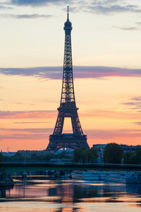 法国巴黎埃菲尔铁塔。 埃菲尔铁塔与雷的形象