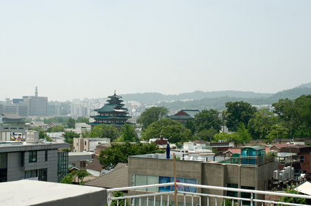 在夏天在首尔的北村韩屋村