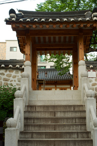 在韩国，首尔的佛教寺庙