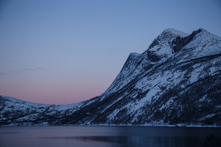 在极夜，Tysfjorden，挪威挪威峡湾