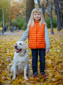女孩和她的狗