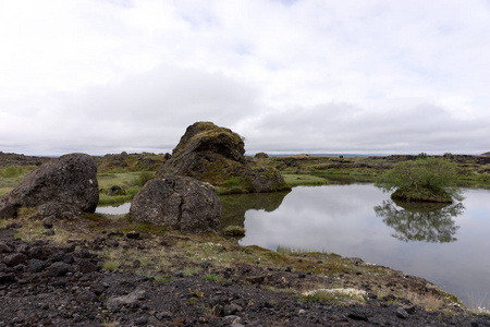 冰岛不同岩地层 Myvatn 湖景观研究