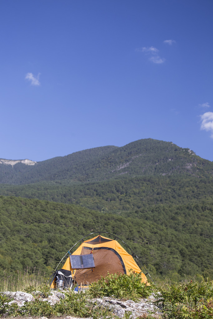 在山顶上露营
