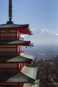 富士火山山背后红色宝塔