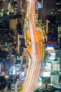 鸟瞰图长时间曝光东京城市道路