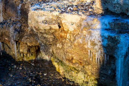 水层石灰石特写中的含水层照片