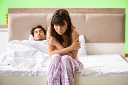 男人和女人的冲突图片