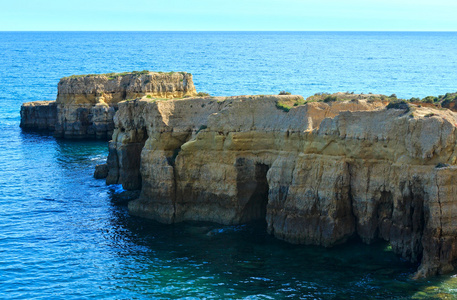 大西洋岩石海岸景观葡萄牙阿尔加维。