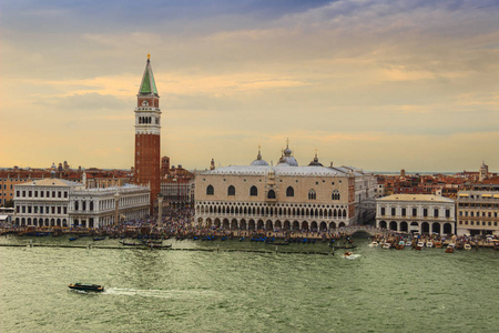 威尼斯地标, 圣马来广场或圣马克广场, 钟楼和宫殿公爵或总督宫的鸟瞰图。意大利欧洲