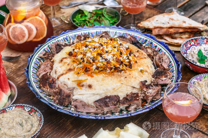 伊朗抓饭与 tahdig 和羊羔接近的看法