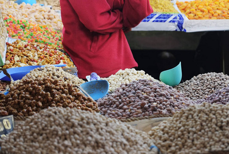 摩洛哥坚果和干果店在露天市场的旧集市。摩洛哥非斯麦地那