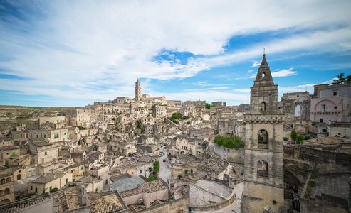 典型的石头 Sassi di Matera 和教会的马泰拉的全景