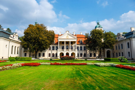 扎莫伊斯基宫殿在 Kozlowka。这是一个大的洛可可和新古典主义宫殿建筑群位于 Kozlowka 附近的卢布林在波兰东部