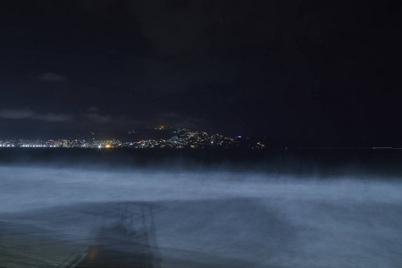 阿卡普尔科夜间海滩, 全景