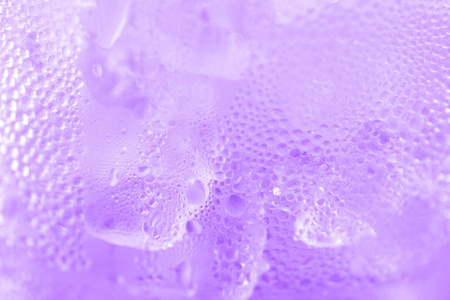 水滴苏打冰烘焙背景新鲜凉爽的冰紫色纹理, 选择性焦点