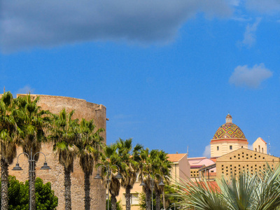 缤纷圆顶的阿尔盖罗大教堂和皇家直塔, Sulis 塔阿尔盖罗, 撒丁岛, 意大利