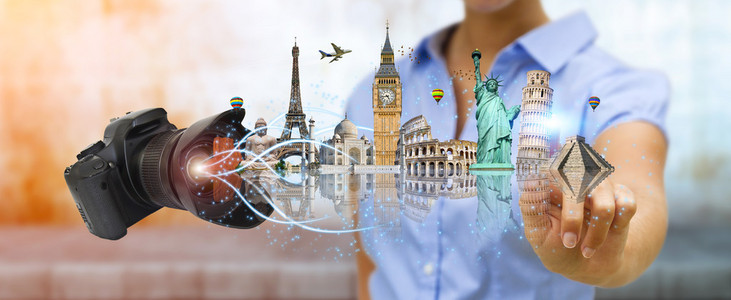 他用数码相机拍摄周游世界的女人照片