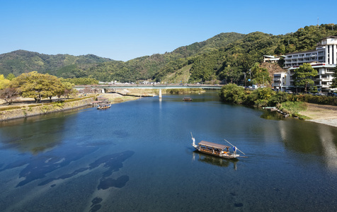 依瓦库尼市山口河历史景观