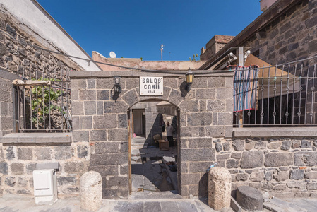 在奥斯曼帝国时期建造的 Salos 清真寺的观点。迪亚巴克尔, 土耳其 7月16日201