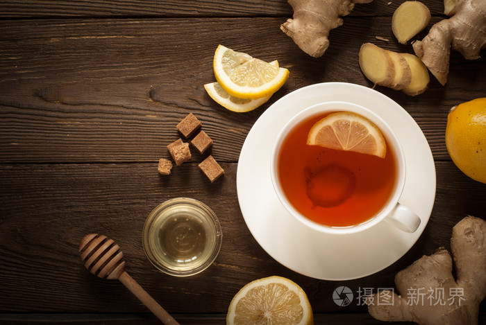 热茶与生姜和柠檬