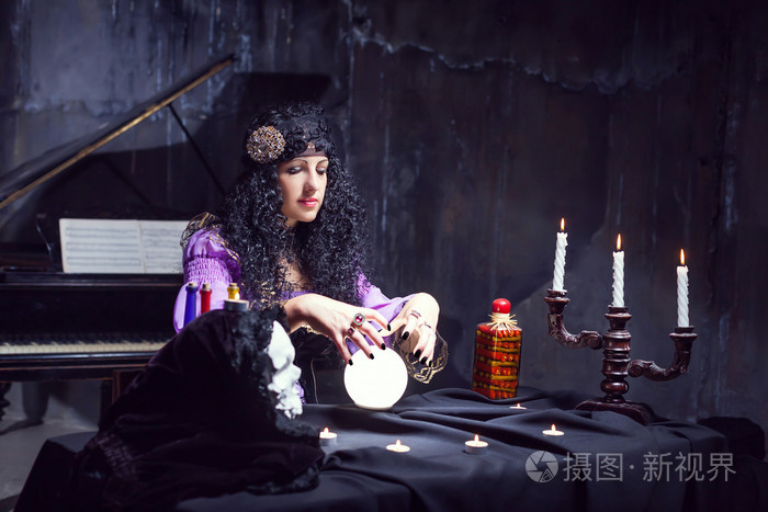 在她房间里的女巫