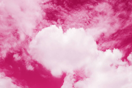 瓦伦丁心形云在天空中, 情人节背景粉红色的颜色主题甜美的心形状的云, 天空云在爱中感觉到粉红色背景情人节的颜色