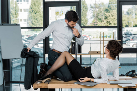 欧美办公室激情图片