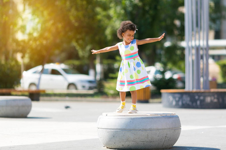 一个快乐的黑人孩子照片