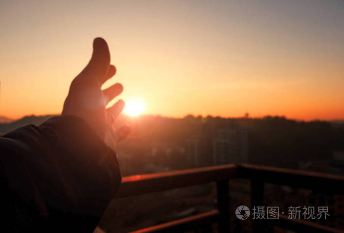 祷告与敬拜理念: 人的手张开手掌崇拜