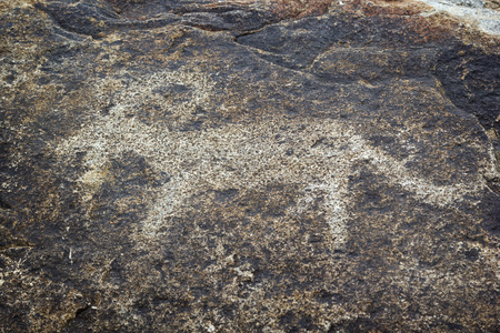 古代岩画位于乔尔蓬 Ata，吉尔吉斯斯坦伊塞克湖