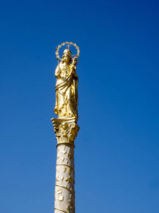 镀金的玛丽安支柱在南奥地利镇图片